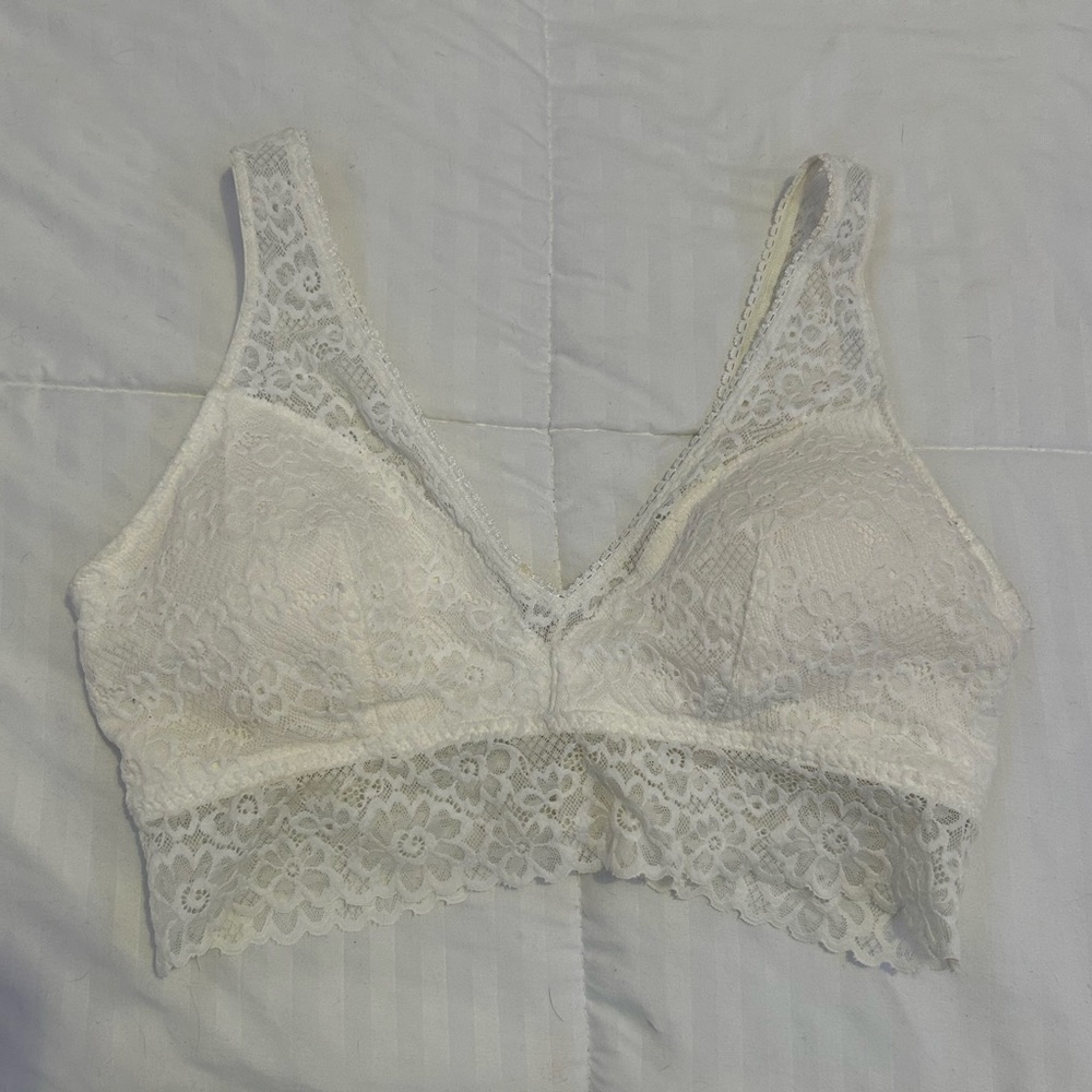 NWOT SO WHITE LACE BRALETTE ✨